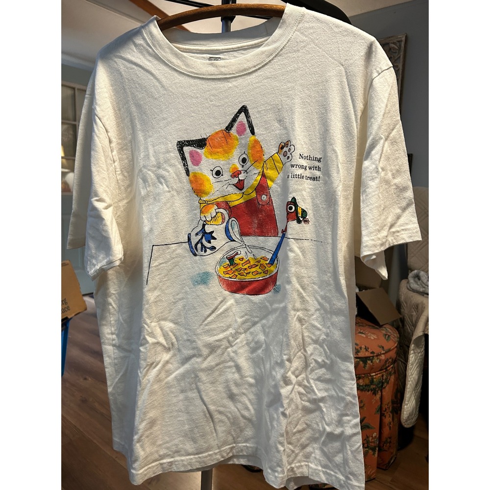 Richard Scarry Busy World Huckle Cat Little Treat Graphic T-Shirt XL Cream